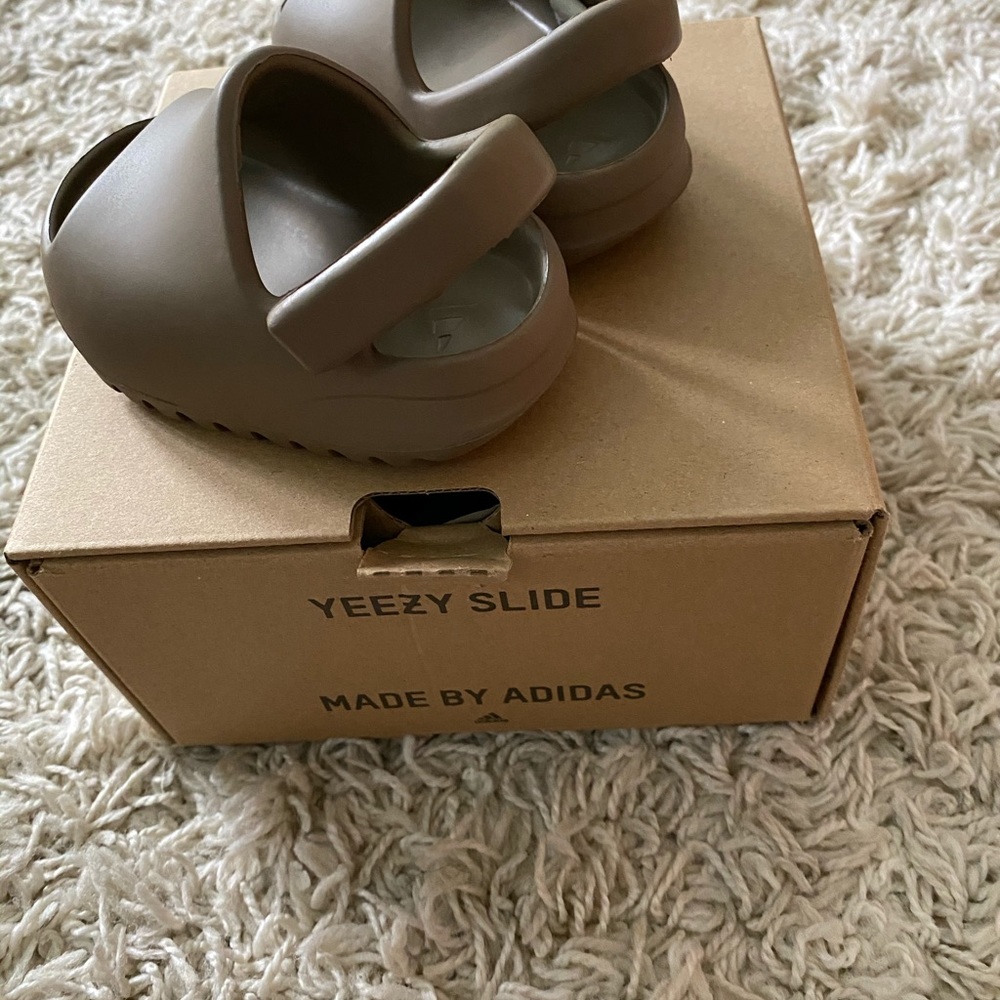 Toddler Yeezy Slides